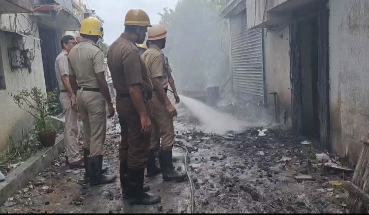 নীলগঞ্জ পুলিশ ফাঁড়িতে উদ্ধার হওয়া বাজি-বারুদে বিস্ফোরণ, আতঙ্কে এলাকাবাসী!