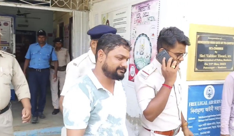 গ্রেফতার হলেন  তৃনমূলের বিষ্ণুপুর সাংগঠনিক জেলার সদ্য প্রাক্তন জেলা সভাপতি সুব্রত দত্ত,  নাবালিকার রহস্য মৃত্যুর ঘটনায় প্রভাব খাটিয়ে অভিযোগ করতে বাধা দেওয়া ও তথ্য প্রমাণ লোপাটে সাহায্যের অভিযোগে গ্রেফতার